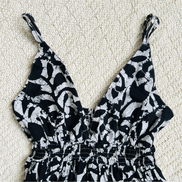 Lora Mojada Floral Maxi Dress | Black & White | Size: S/M | Women - Picture 4 of 6